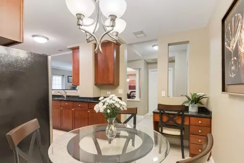 Dining - 2700 Summit Dr #309, Glenview, IL 60025 photo 3 of 3