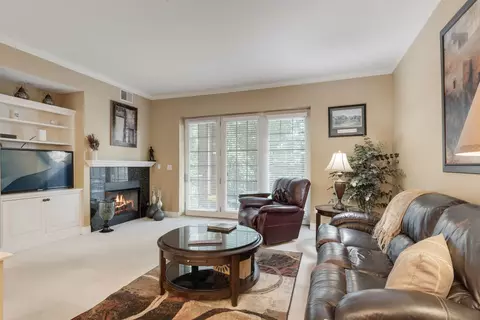 Living - 2700 Summit Dr #309, Glenview, IL 60025 photo 2 of 4