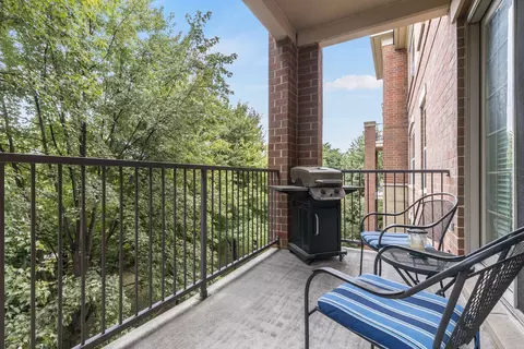 Exterior - 2700 Summit Dr #309, Glenview, IL 60025 photo 2 of 3