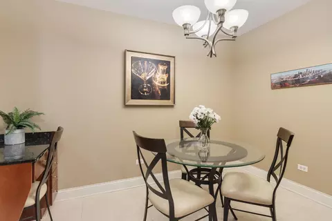 Dining - 2700 Summit Dr #309, Glenview, IL 60025 photo 2 of 3