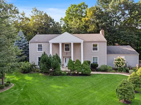 Exterior - 6 Dogwood Rd, Rolling Meadows, IL 60008 photo 2 of 6