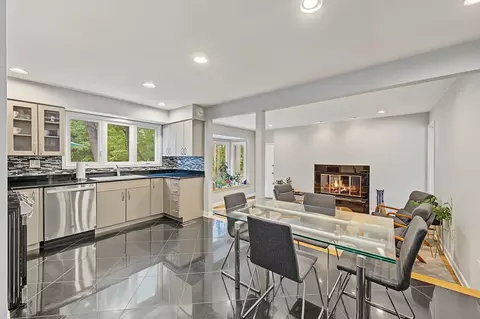 Kitchen - 6 Dogwood Rd, Rolling Meadows, IL 60008 photo 1 of 3