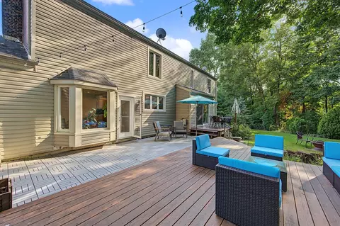 Exterior - 6 Dogwood Rd, Rolling Meadows, IL 60008 photo 4 of 6