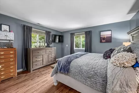 Bedroom - 1 S660 Winfield Rd, Wheaton, IL 60189 photo 1 of 2