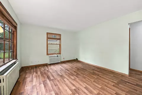 Living - Undisclosed, Markham, IL 60428 photo 1 of 4