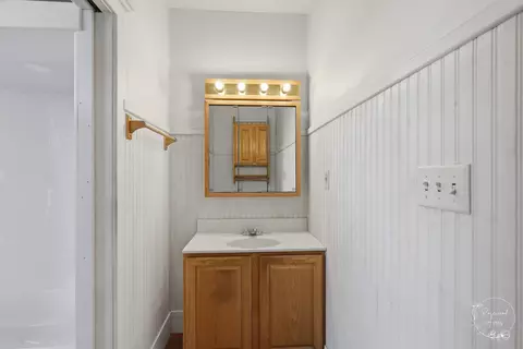 Bath - 4124 Main St, Kankakee, IL 60901 photo 2 of 2