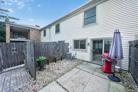 Exterior - 1714 Sessions Walk, Hoffman Estates, IL 60169 photo 4 of 7