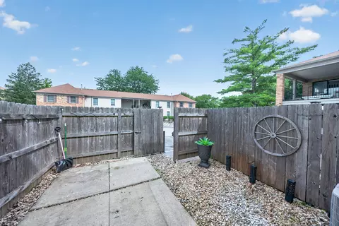 Exterior - 1714 Sessions Walk, Hoffman Estates, IL 60169 photo 3 of 7