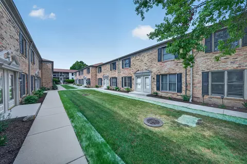 Exterior - 1714 Sessions Walk, Hoffman Estates, IL 60169 photo 2 of 7