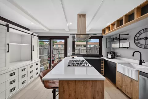 Kitchen - 1714 Sessions Walk, Hoffman Estates, IL 60169 photo 2 of 6