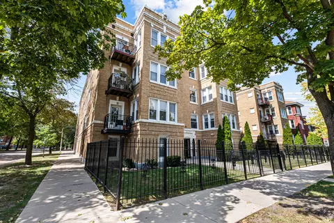 4902 N Drake Ave #3, Chicago, IL 60625
