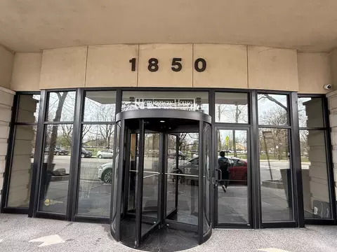 1850 N Clark St #810, Chicago, IL 60614