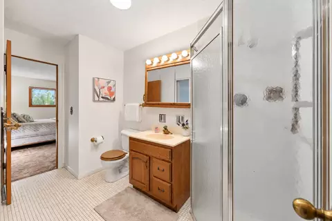 Bath - 1723 E Maya Ln, Mount Prospect, IL 60056 photo 1 of 3