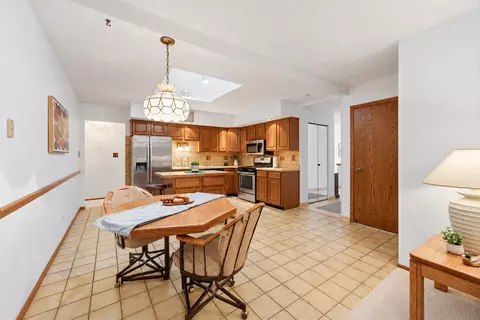 Kitchen - 1723 E Maya Ln, Mount Prospect, IL 60056 photo 2 of 8