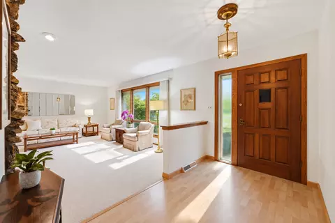 Entry Way - 1723 E Maya Ln, Mount Prospect, IL 60056 photo 1 of 1