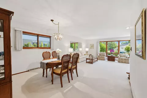 Dining - 1723 E Maya Ln, Mount Prospect, IL 60056 photo 3 of 3