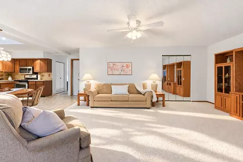 Living - 1723 E Maya Ln, Mount Prospect, IL 60056 photo 4 of 5