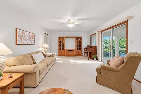 Living - 1723 E Maya Ln, Mount Prospect, IL 60056 photo 3 of 5