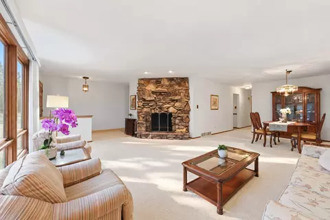 Living - 1723 E Maya Ln, Mount Prospect, IL 60056 photo 2 of 5