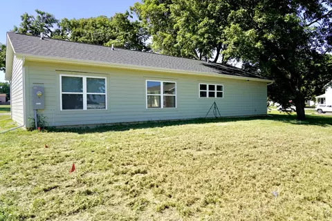 Exterior - 304 Elm St, Mclean, IL 61754 photo 5 of 6