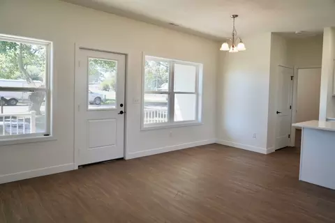 Living - 304 Elm St, Mclean, IL 61754 photo 2 of 4