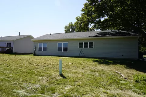 Exterior - 304 Elm St, Mclean, IL 61754 photo 4 of 6