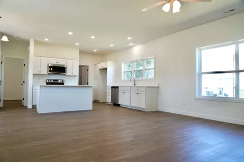 Living - 304 Elm St, Mclean, IL 61754 photo 1 of 4