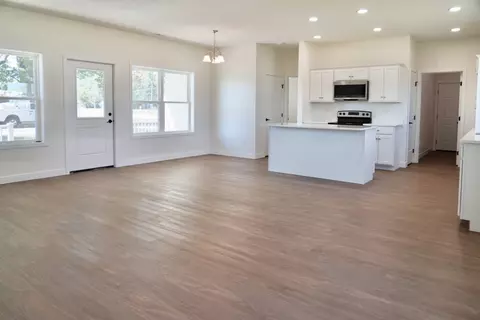 Living - 304 Elm St, Mclean, IL 61754 photo 3 of 4