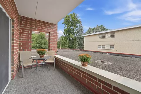 Exterior - 1325 Perry St #206, Des Plaines, IL 60016 photo 3 of 7