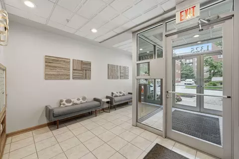 Entry Way - 1325 Perry St #206, Des Plaines, IL 60016 photo 1 of 2