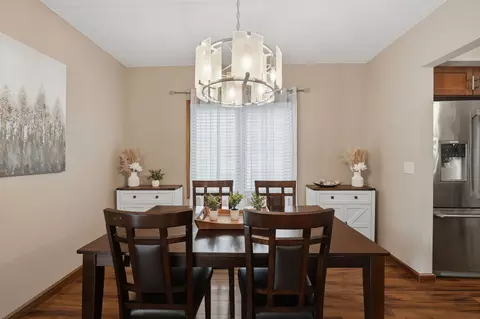 Dining - 1325 Perry St #206, Des Plaines, IL 60016 photo 1 of 2