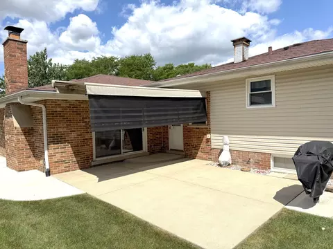Exterior - 7129 Exner Rd, Darien, IL 60561 photo 4 of 10