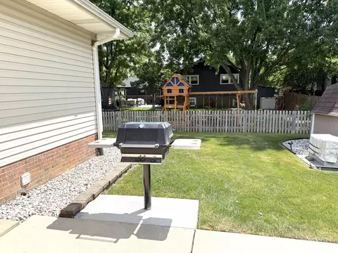 Exterior - 7129 Exner Rd, Darien, IL 60561 photo 6 of 10