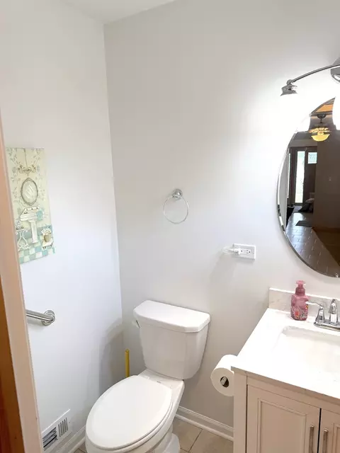 Bath - 7129 Exner Rd, Darien, IL 60561 photo 1 of 5