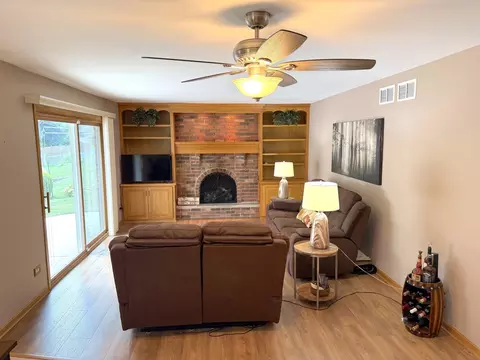 Living - 7129 Exner Rd, Darien, IL 60561 photo 3 of 3