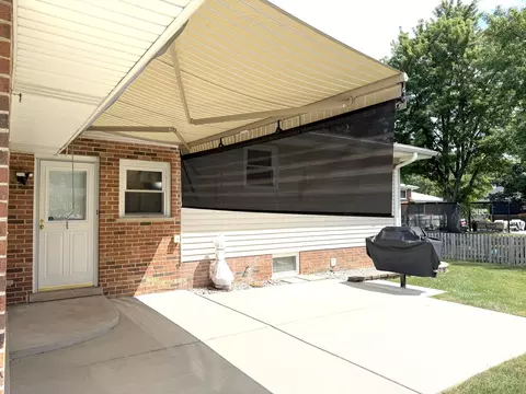 Exterior - 7129 Exner Rd, Darien, IL 60561 photo 5 of 10