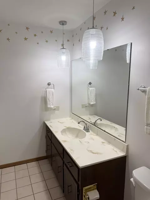 Bath - 7129 Exner Rd, Darien, IL 60561 photo 5 of 5