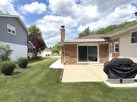 Exterior - 7129 Exner Rd, Darien, IL 60561 photo 3 of 10