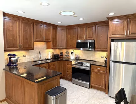 Kitchen - 7129 Exner Rd, Darien, IL 60561 photo 1 of 2