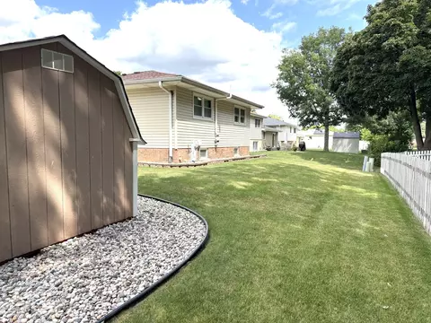 Exterior - 7129 Exner Rd, Darien, IL 60561 photo 10 of 10