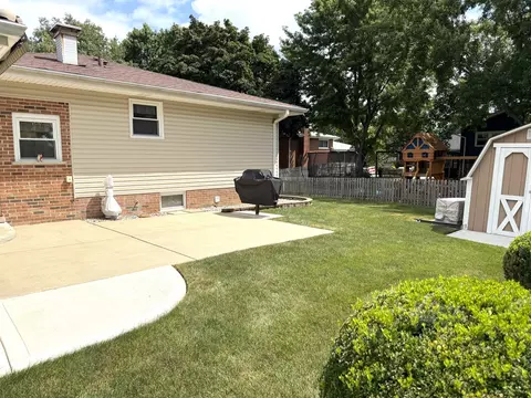 Exterior - 7129 Exner Rd, Darien, IL 60561 photo 7 of 10
