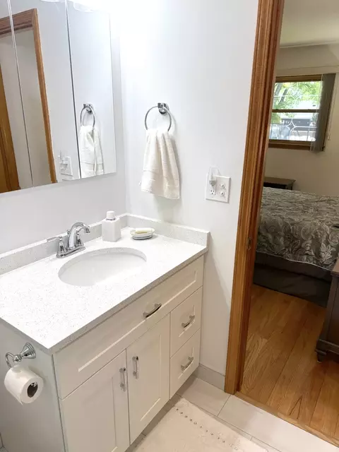 Bath - 7129 Exner Rd, Darien, IL 60561 photo 3 of 5