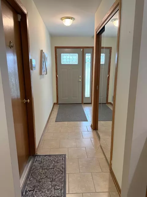 Entry Way - 7129 Exner Rd, Darien, IL 60561 photo 3 of 5
