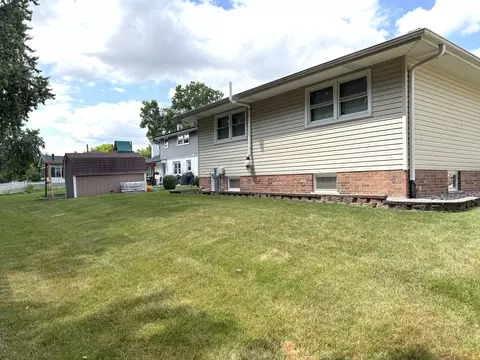 Exterior - 7129 Exner Rd, Darien, IL 60561 photo 8 of 10