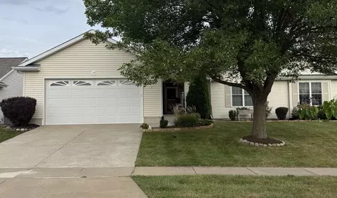 17 Madison Cir #17, Davenport, IA 52806