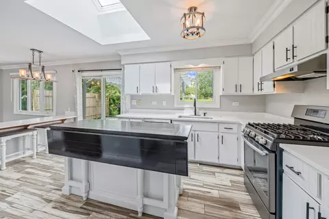 Kitchen - 17008 Forest Ave, Oak Forest, IL 60452 photo 1 of 2