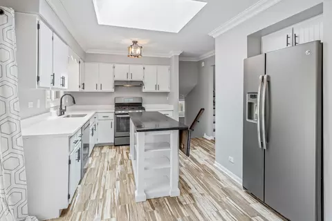 Kitchen - 17008 Forest Ave, Oak Forest, IL 60452 photo 2 of 2