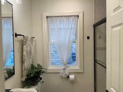 Bath - 3809 W Wabansia Ave, Chicago, IL 60647 photo 4 of 6