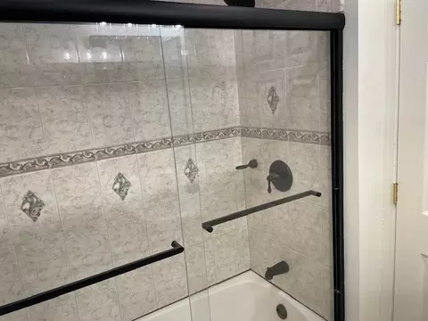 Bath - 3809 W Wabansia Ave, Chicago, IL 60647 photo 6 of 6