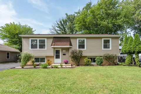 7208 Sprucewood Ave, Woodridge, IL 60517